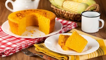 Aprenda a preparar um bolo de milho caseiro irresistível (Descubra o segredo para um Bolo de Milho Cremoso irresistível!)